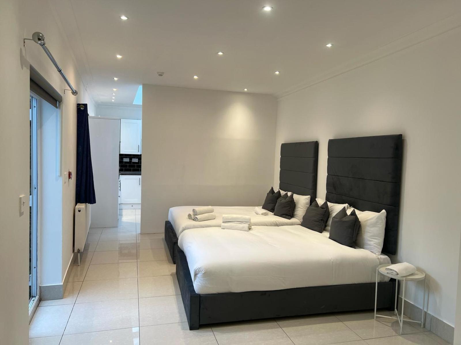 Orlando Hotel Лондон Экстерьер фото